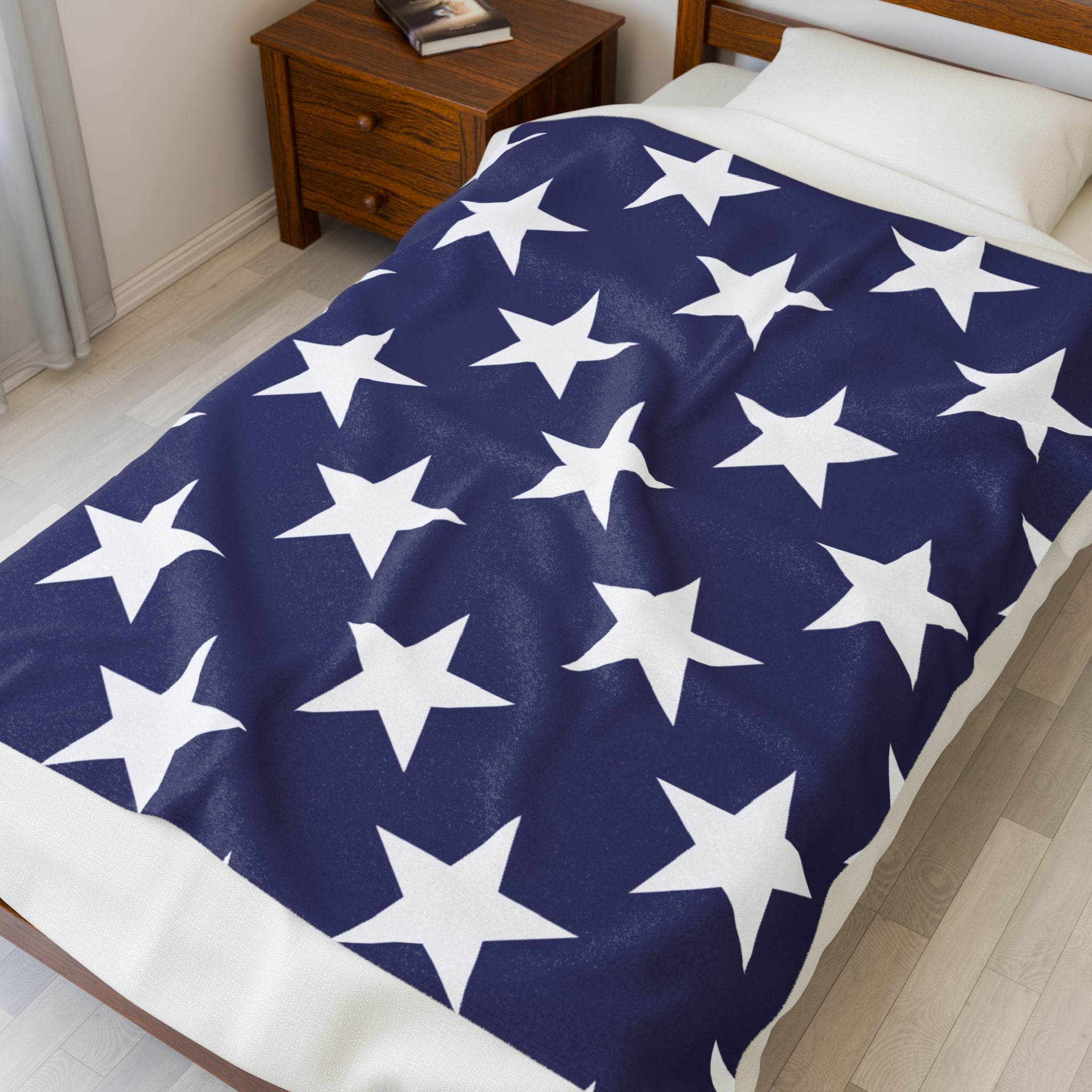 Cozy Star-Print Velveteen Plush Blanket, Soft Throw for Home Decor, Gift for Holidays, Snuggle Up, Warm Bedding Accessory